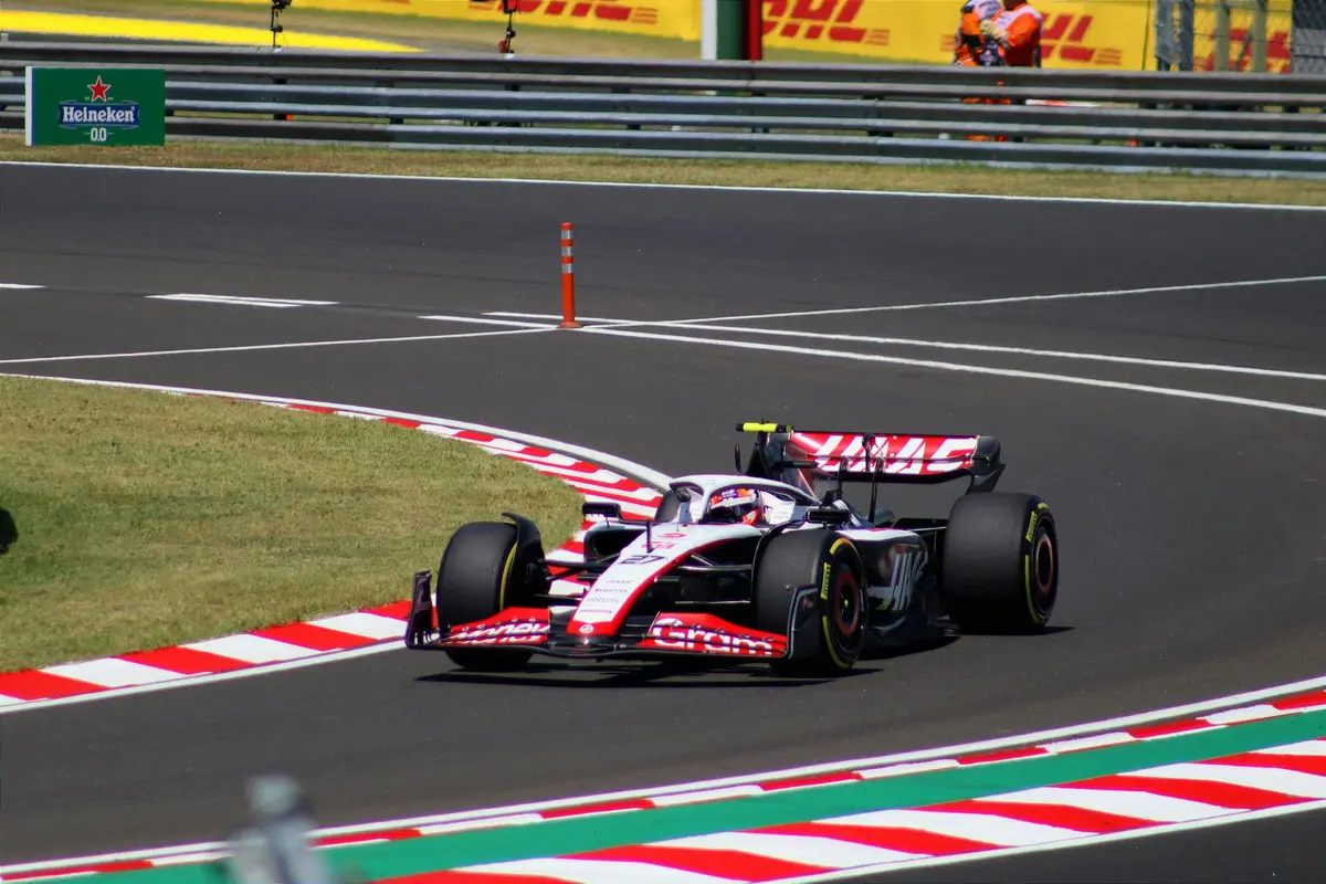 Bearman 'He Saw Me Coming' Quote Sparks F1 Driver Safety Debate