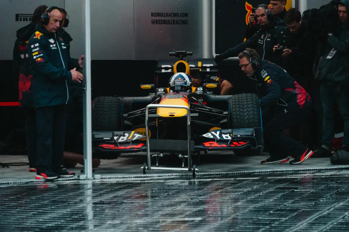 Brundle Downplays Horner–Aston Martin Links Over Autonomy
